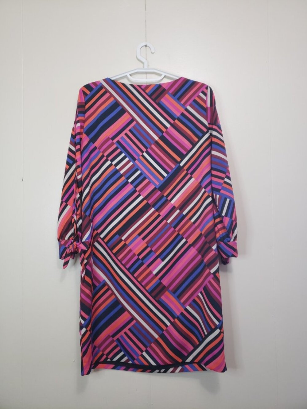 Trina Turk Women M Jaxon Dress Bright Pink Stripe Bold Cuff Tie Open Slit Sleeve - Picture 3 of 8
